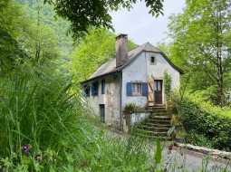 Renovation Project : Charming Little House with Elevated Position in the heart of the Aspe Valley